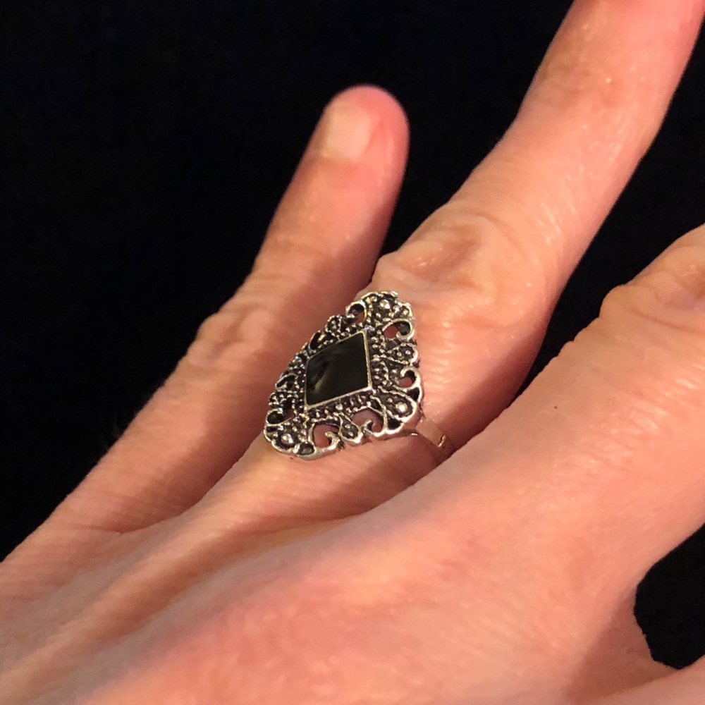 Elegant Black Silver Ring - Picture 2 of 8